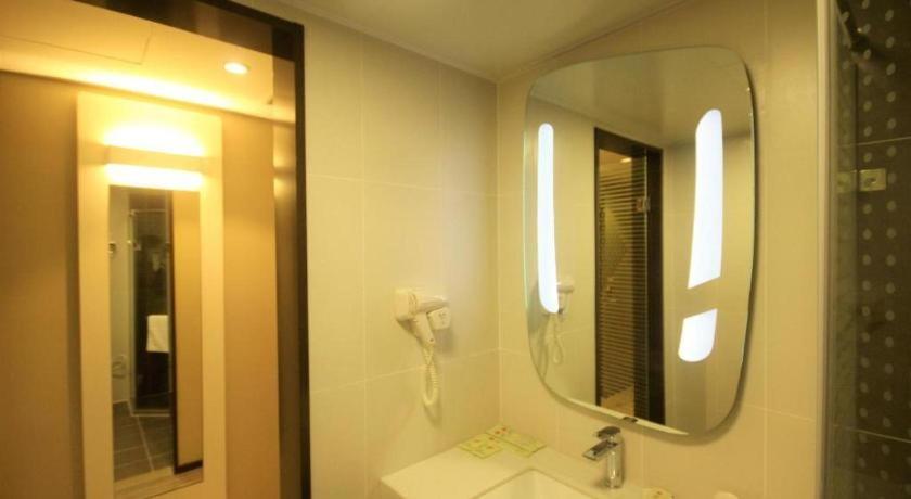 Ibis Shenyang North Station Exterior foto